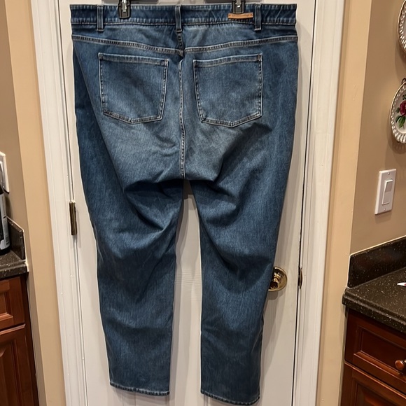 Soft Surroundings 5 Pocket Straight Ultimate Denim Jeans - Picture 4 of 6